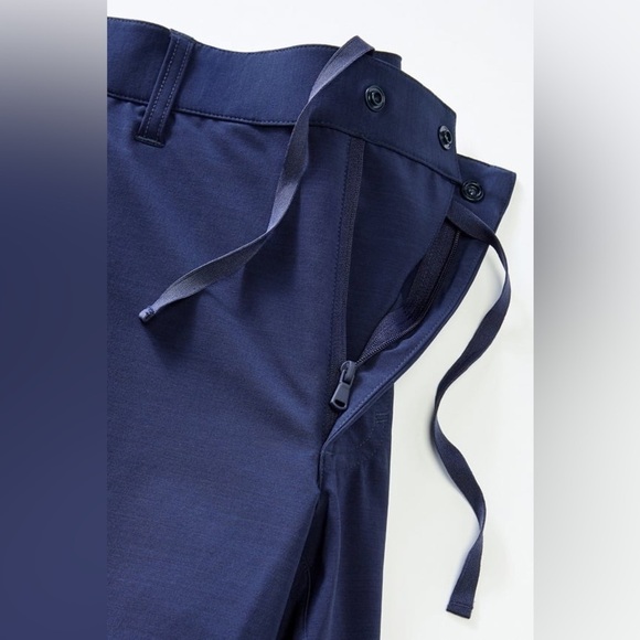 NWOT Fabletics | The Only Pant Classic Fit Zip Pockets Stretch Navy Blue - Picture 4 of 12